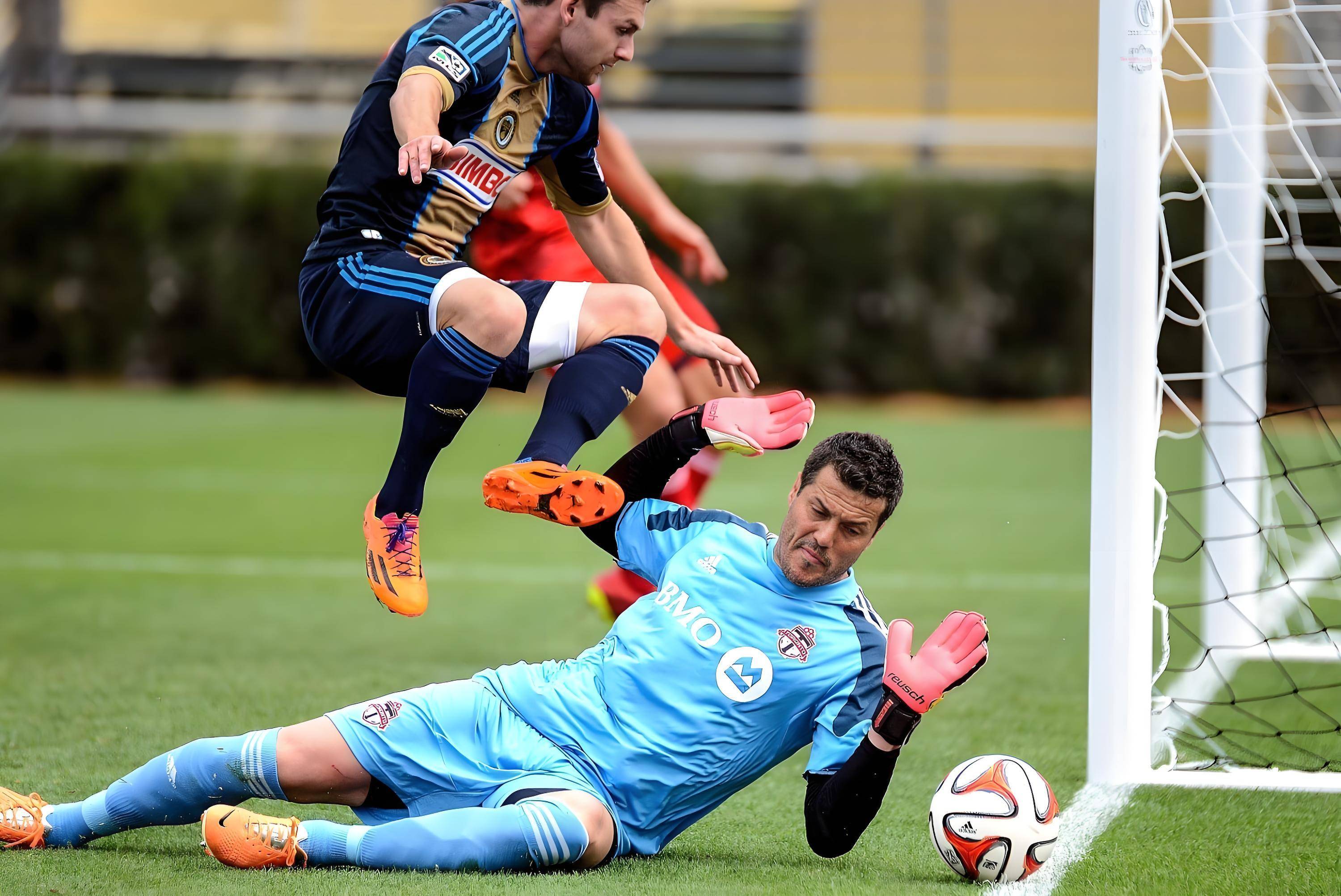 BOB体育冲刺阶段拜仁慕尼黑备战英超，战术微调细节曝光，媒体盛赞，轮换策略成焦点的简单介绍